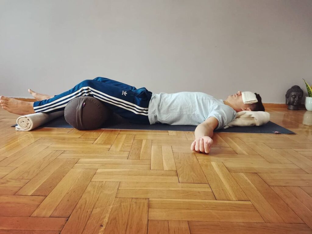 Basic Relaxation Pose or Restorative Savasana Step-by-step, Benefits, precautions and contraindications - Sharp Muscle