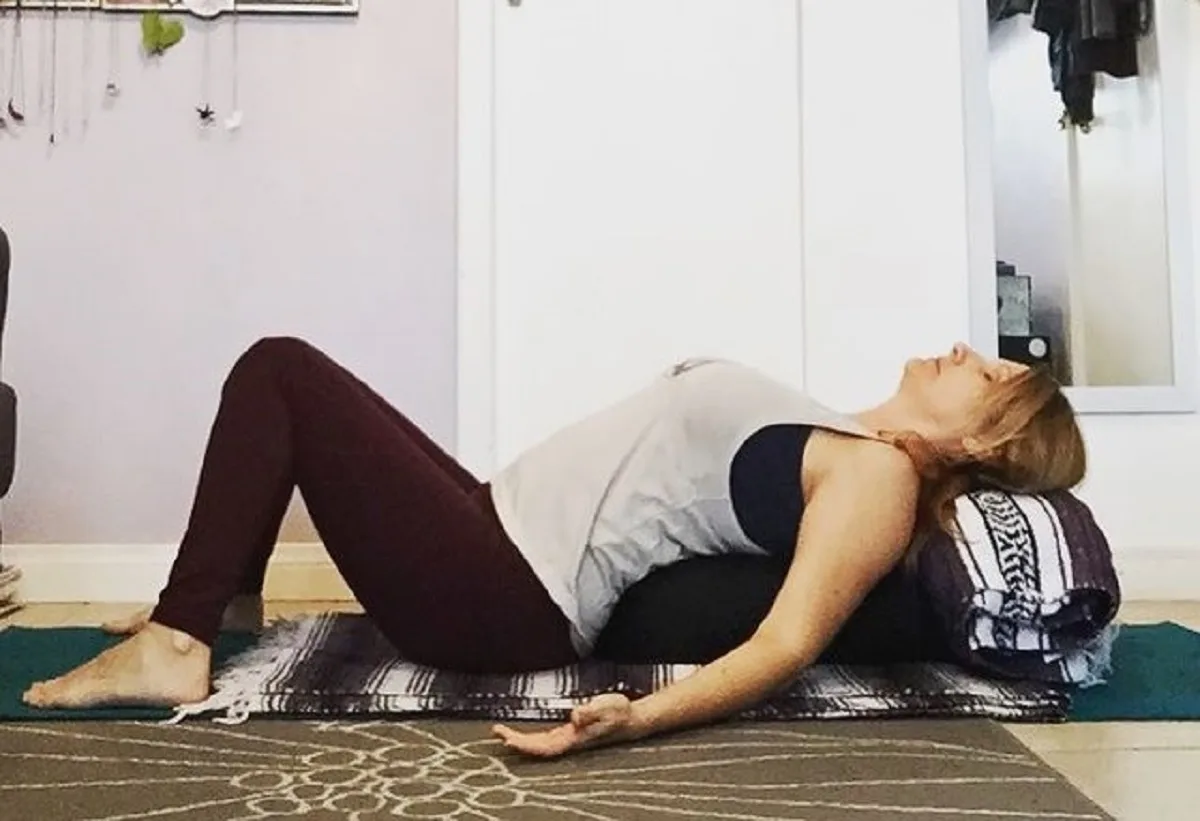 Simple Supported Back Bend Pose Step-by-step and Benefits - Sharp Muscle